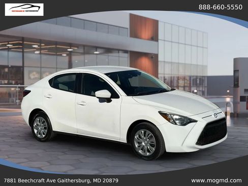 Used 2019 Toyota Yaris L image 5