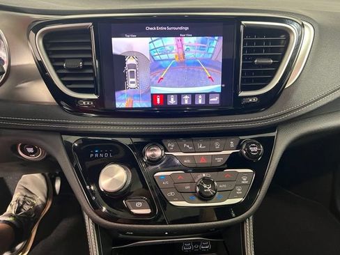 Certified 2023 Chrysler Pacifica Limited w/ Uconnect Theater Family Group FWD image 24