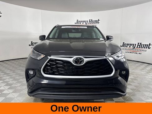 Used 2025 Toyota Highlander XLE AWD/4WD image 3