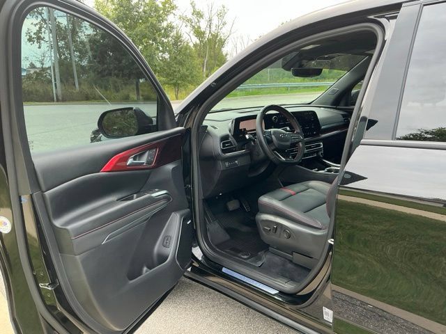 Used 2024 Chevrolet Traverse RS w/ LPO, Floor Liner Package AWD/4WD image 15