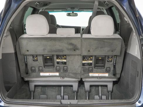 Used 2017 Toyota Sienna LE image 11