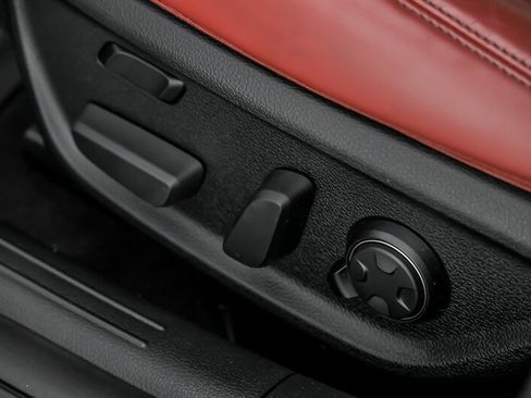 Used 2022 Genesis G70 3.3T Launch Edition image 26