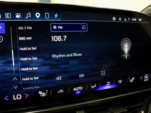 Used 2024 Chevrolet Equinox EV RS FWD image 3