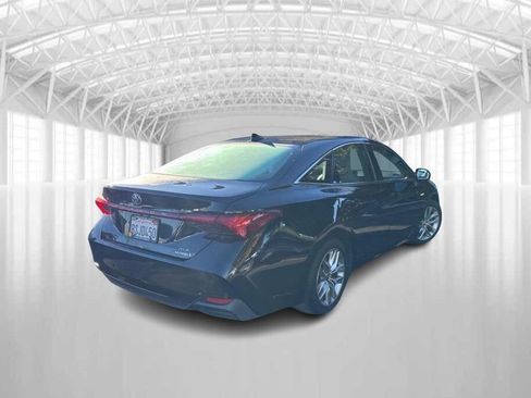 Used 2020 Toyota Avalon XLE image 3