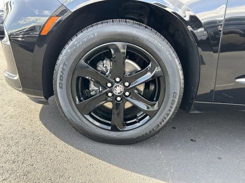 Used 2023 Buick Enclave Essence w/ Sport Touring Edition image 9