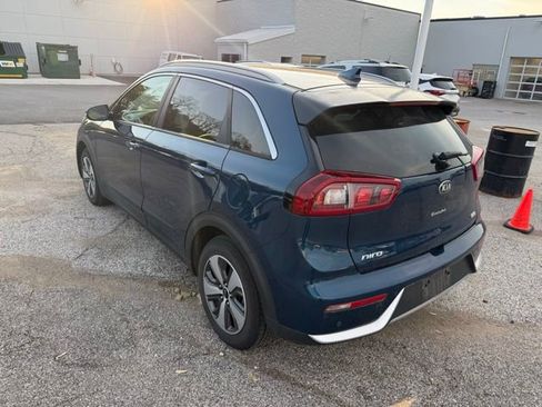 Used 2018 Kia Niro EX w/ EX Premium Package FWD image 4