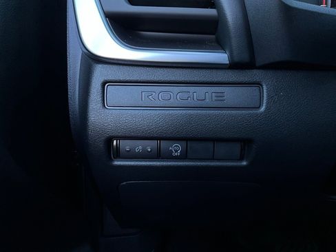 Used 2023 Nissan Rogue S image 20