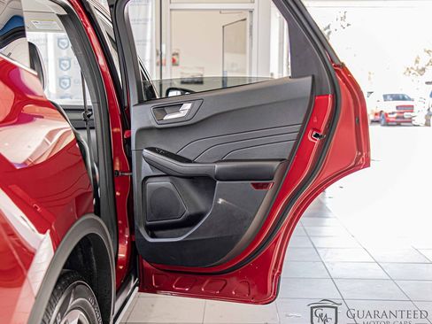 Used 2024 Ford Escape Platinum image 39