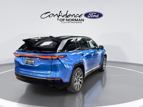 Used 2025 Jeep Wagoneer S Limited image 8