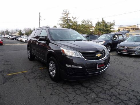 Used 2015 Chevrolet Traverse LS image 2