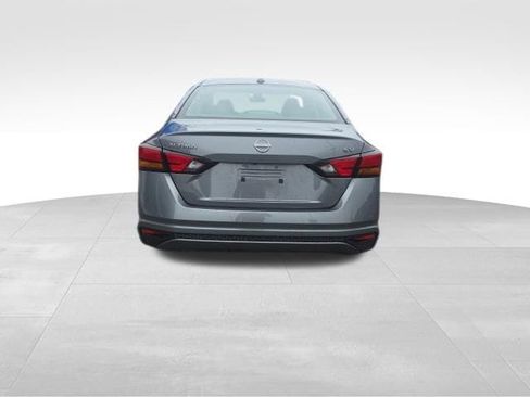 Used 2024 Nissan Altima 2.5 SV FWD image 4