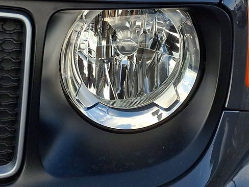 Certified 2022 Jeep Renegade Latitude image 9