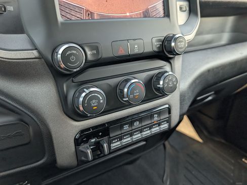 Used 2024 RAM 3500 Tradesman w/ Chrome Appearance Group AWD/4WD image 18