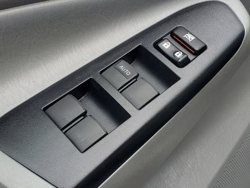 Used 2014 Toyota Tacoma PreRunner w/ SR5 Package image 8