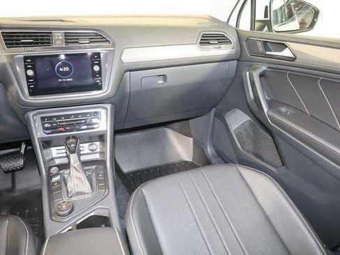 Used 2022 Volkswagen Tiguan SE image 11