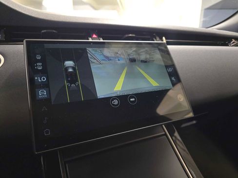 Certified 2024 Land Rover Range Rover Evoque Dynamic SE image 31