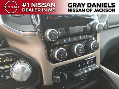 Used 2019 RAM 1500 Laramie AWD/4WD image 17