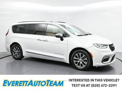 Used 2023 Chrysler Pacifica Pinnacle