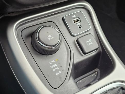Used 2018 Jeep Compass Sport image 24