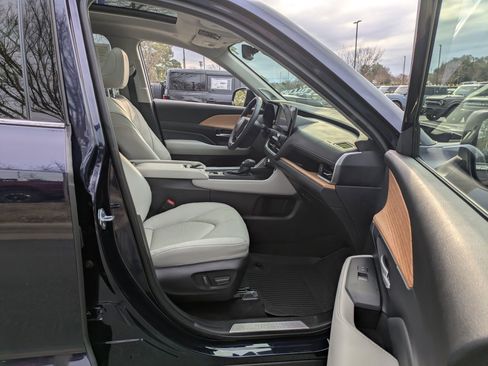 Used 2025 Toyota Grand Highlander AWD Hybrid image 35