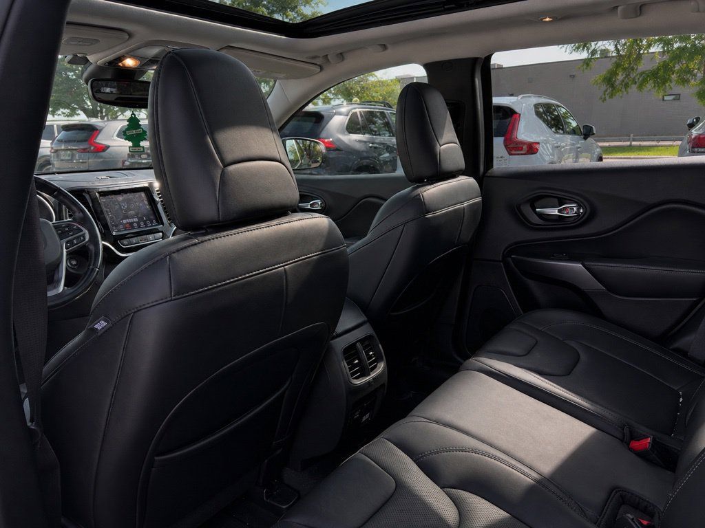 Used 2021 Jeep Cherokee Limited AWD/4WD image 17