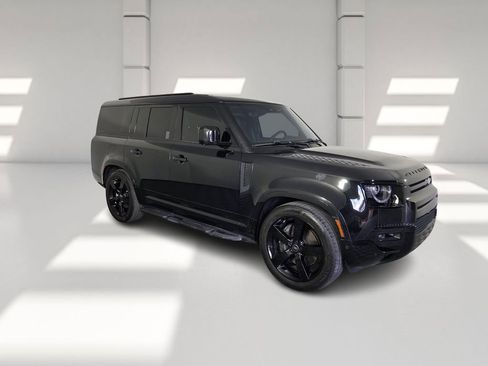 Used 2025 Land Rover Defender 130 X-Dynamic SE image 2