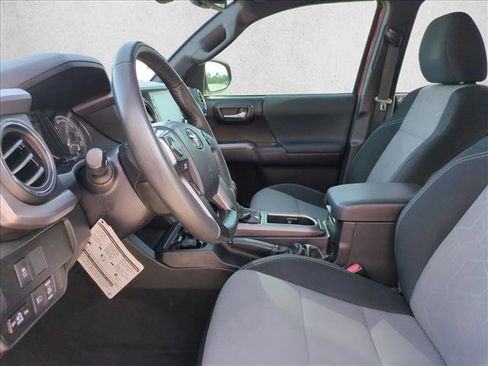 Used 2021 Toyota Tacoma TRD Sport w/ Technology Package AWD/4WD image 15