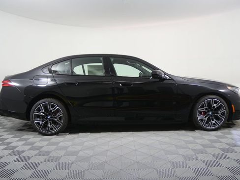 Used 2026 BMW i5 eDrive40 w/ M Sport Package AWD/4WD image 2