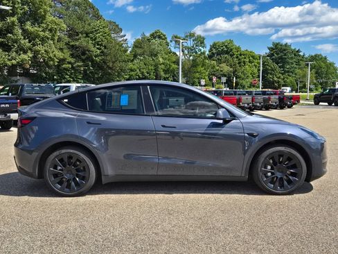 Used 2023 Tesla Model Y Long Range AWD/4WD image 7