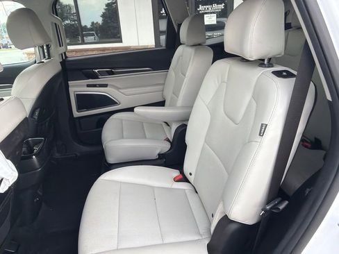 Used 2023 Kia Telluride S w/ S Sunroof Package FWD image 5