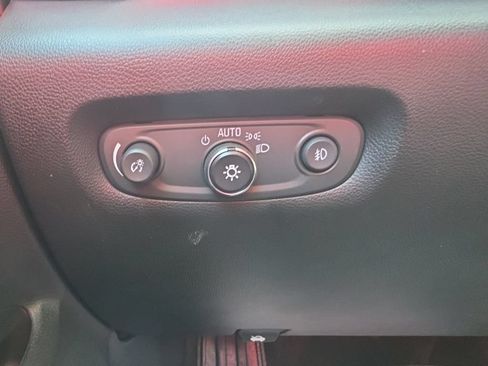 Used 2018 Chevrolet Traverse LT FWD image 9