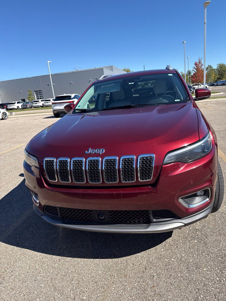 Used 2019 Jeep Cherokee Limited w/ Technology Group AWD/4WD image 2