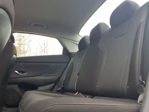 Used 2021 Hyundai Elantra SE image 13