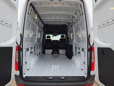New 2026 Mercedes-Benz Sprinter 2500 image 12