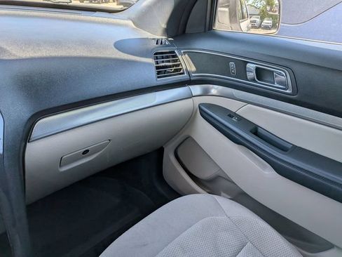 Used 2018 Ford Explorer XLT AWD/4WD image 13