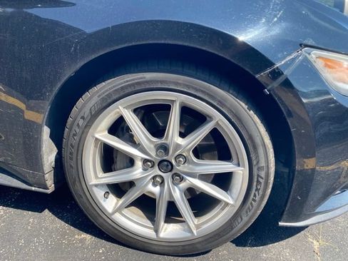 Used 2017 Ford Mustang GT Premium RWD image 4