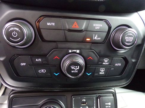 Used 2021 Jeep Renegade Limited AWD/4WD image 35