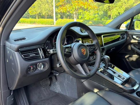 Certified 2026 Porsche Macan AWD/4WD image 4