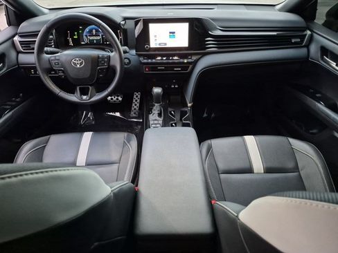 Used 2025 Toyota Camry SE w/ Convenience Package FWD image 17