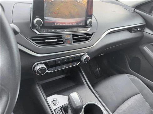 Used 2022 Nissan Altima 2.5 SV image 15