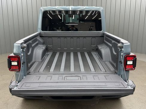 Used 2025 Jeep Gladiator Sport AWD/4WD image 18