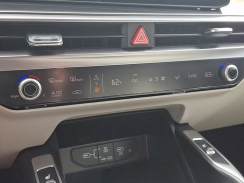 Used 2025 Kia Sorento S AWD/4WD image 19