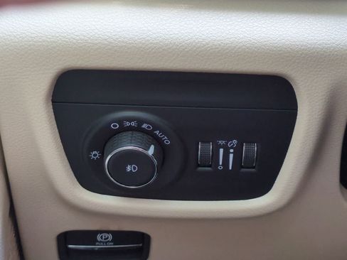 Used 2025 Jeep Grand Cherokee Limited RWD image 18