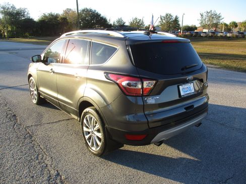 Used 2017 Ford Escape Titanium image 5