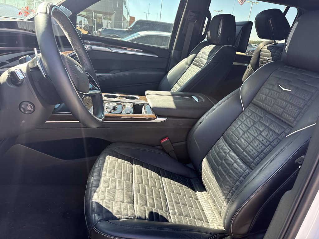 Used 2025 Cadillac Escalade ESV Sport Platinum AWD/4WD image 6