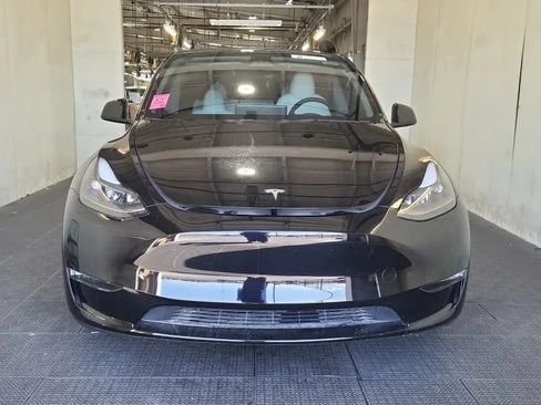 Used 2023 Tesla Model Y Long Range AWD/4WD image 2
