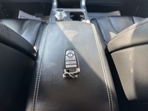 Used 2022 Ford Edge Titanium image 22