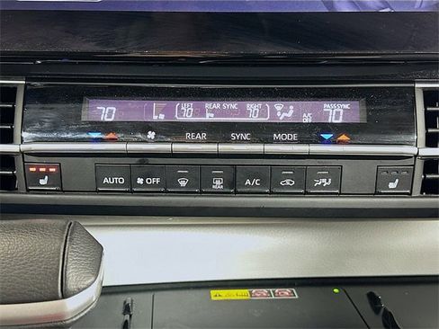 Used 2025 Toyota Sienna XLE image 17