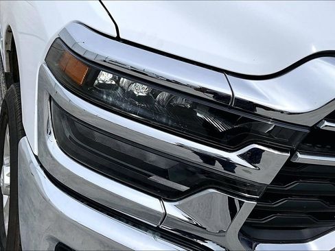 Certified 2025 RAM 2500 Big Horn AWD/4WD image 29