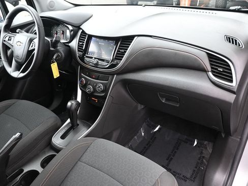 Used 2022 Chevrolet Trax LS w/ Tint and Cruise Package AWD/4WD image 10